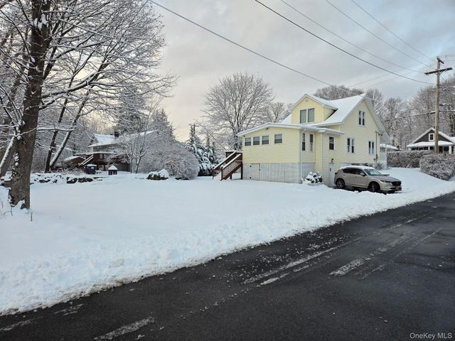 18 Grove Street, Highland, NY 12528