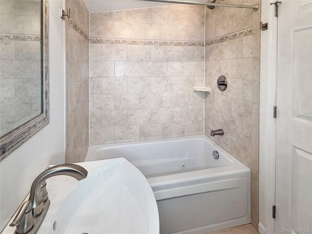 18 Grove Street, Highland, NY 12528