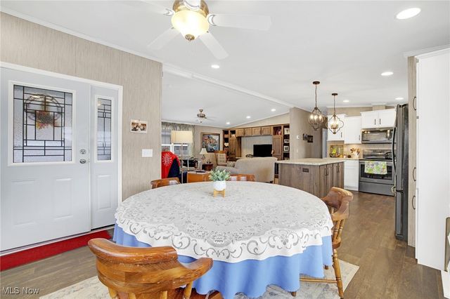 32 C Street SW, Navarre, OH 44662