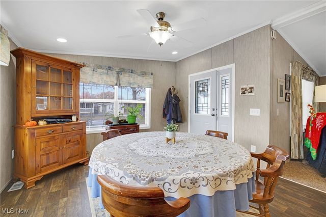 32 C Street SW, Navarre, OH 44662