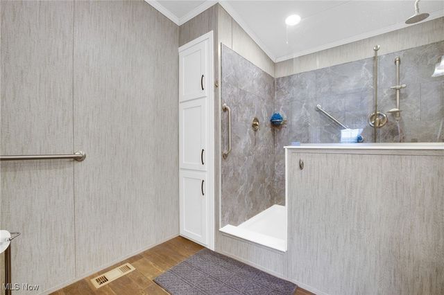 32 C Street SW, Navarre, OH 44662