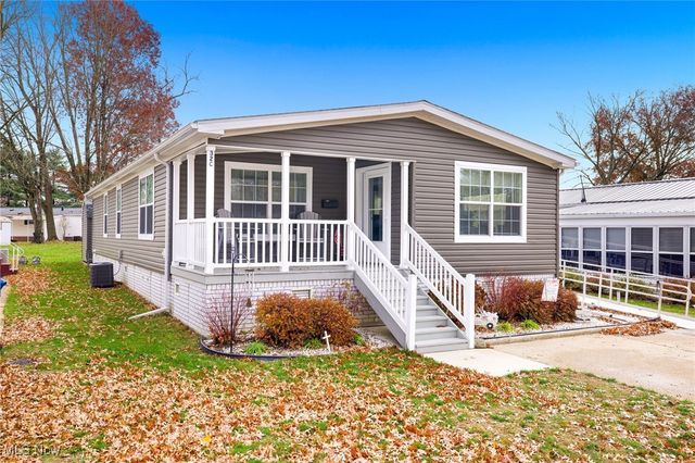 32 C Street SW, Navarre, OH 44662