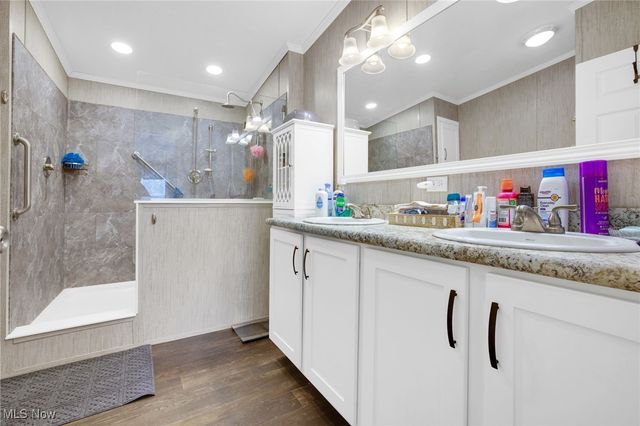 32 C Street SW, Navarre, OH 44662