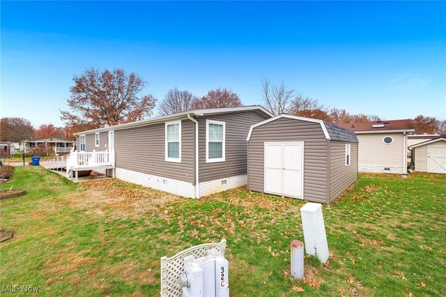 32 C Street SW, Navarre, OH 44662