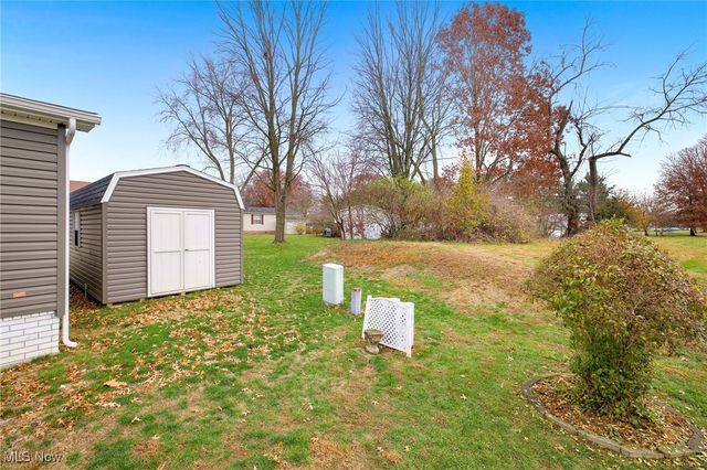 32 C Street SW, Navarre, OH 44662