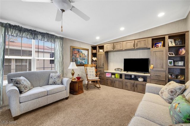 32 C Street SW, Navarre, OH 44662