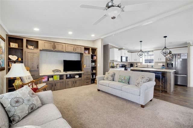 32 C Street SW, Navarre, OH 44662