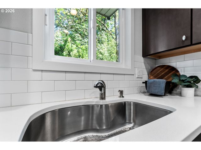 1442 Sw 66TH Ave, Portland, OR 97225