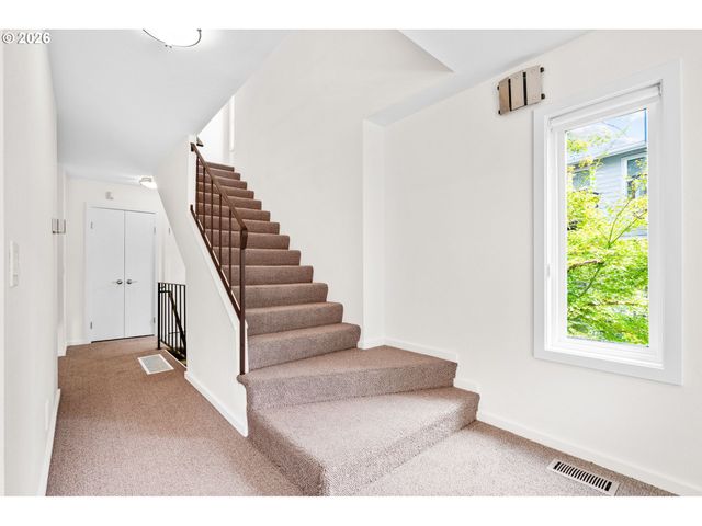 1442 Sw 66TH Ave, Portland, OR 97225