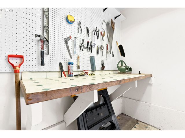 1442 Sw 66TH Ave, Portland, OR 97225