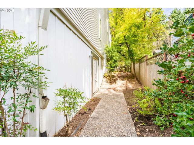 1442 Sw 66TH Ave, Portland, OR 97225