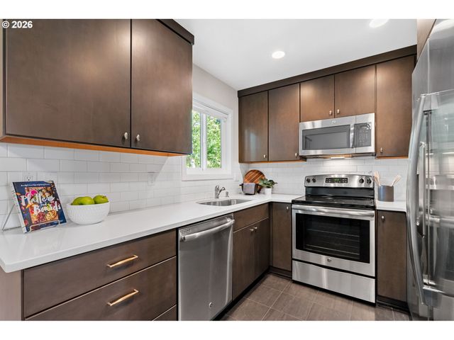 1442 Sw 66TH Ave, Portland, OR 97225