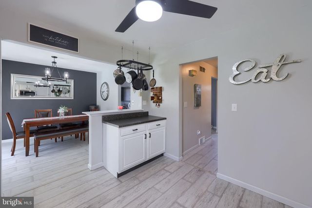 95 VILLAGE RD, Etters, PA 17319