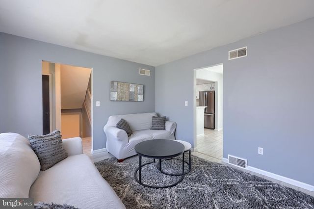 95 VILLAGE RD, Etters, PA 17319