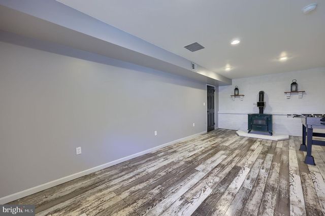 95 VILLAGE RD, Etters, PA 17319