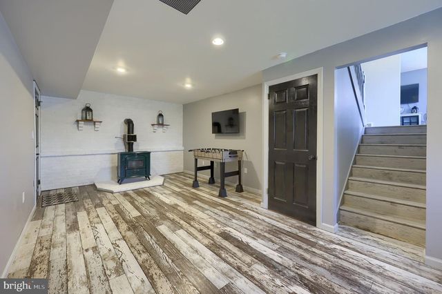 95 VILLAGE RD, Etters, PA 17319