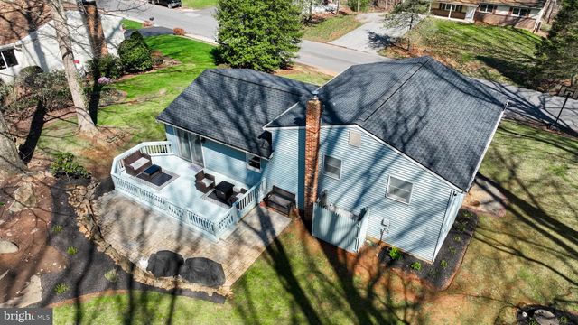 95 VILLAGE RD, Etters, PA 17319