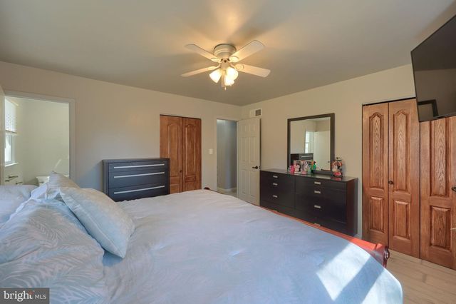 95 VILLAGE RD, Etters, PA 17319
