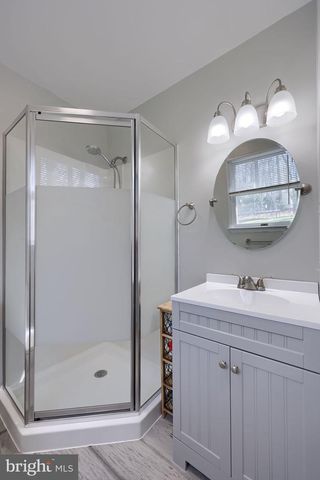 95 VILLAGE RD, Etters, PA 17319