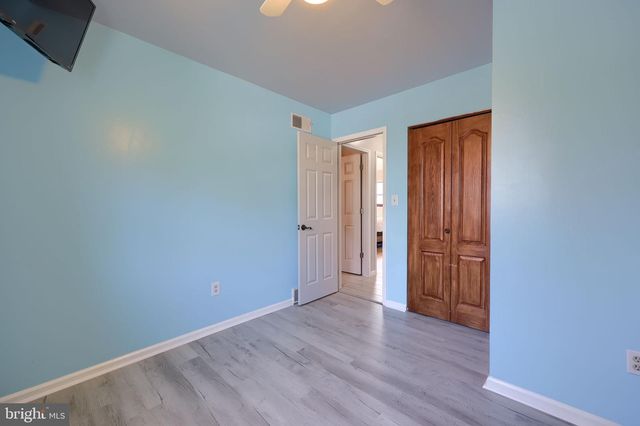 95 VILLAGE RD, Etters, PA 17319