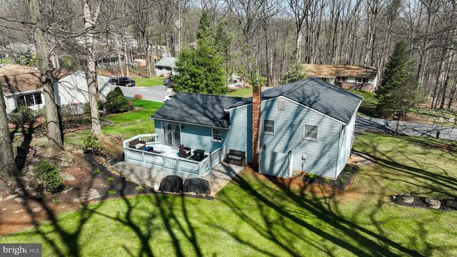 95 VILLAGE RD, Etters, PA 17319