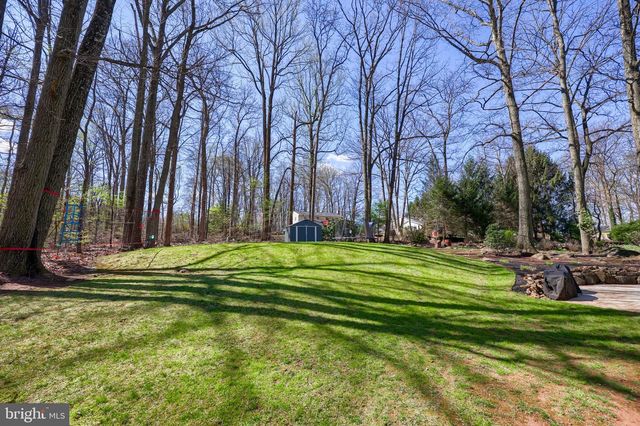 95 VILLAGE RD, Etters, PA 17319