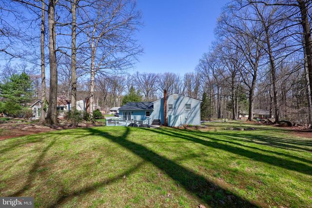 95 VILLAGE RD, Etters, PA 17319