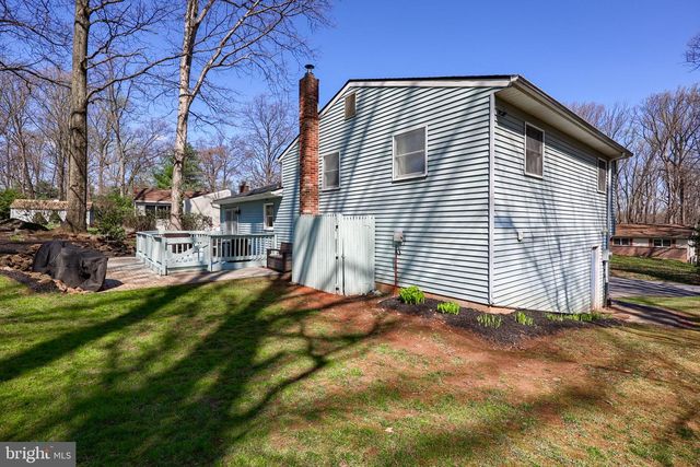 95 VILLAGE RD, Etters, PA 17319