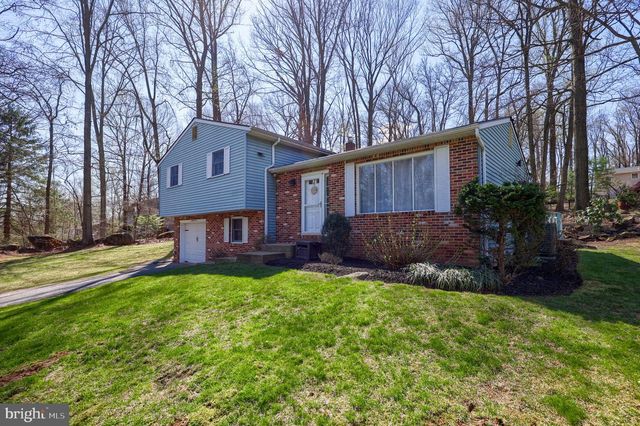 95 VILLAGE RD, Etters, PA 17319
