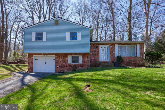95 VILLAGE RD, Etters, PA 17319