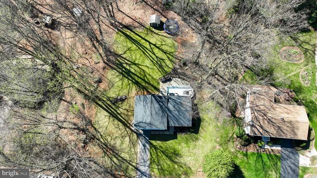 95 VILLAGE RD, Etters, PA 17319
