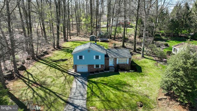 95 VILLAGE RD, Etters, PA 17319
