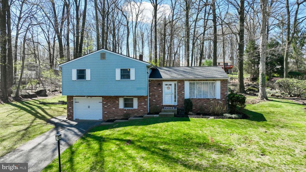 95 VILLAGE RD, Etters, PA 17319