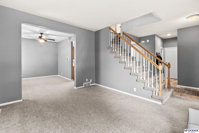 1104 Valleyview Drive, Papillion, NE 68046