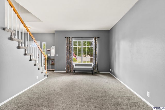 1104 Valleyview Drive, Papillion, NE 68046