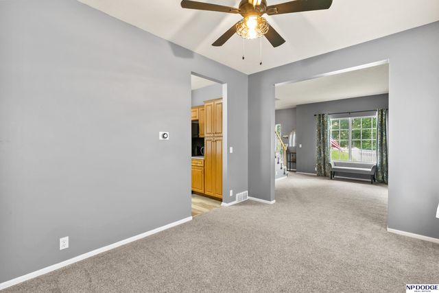 1104 Valleyview Drive, Papillion, NE 68046