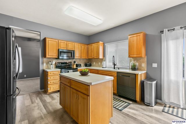 1104 Valleyview Drive, Papillion, NE 68046