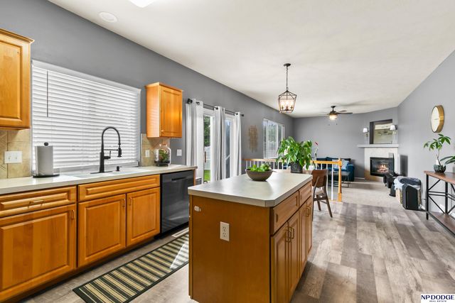 1104 Valleyview Drive, Papillion, NE 68046