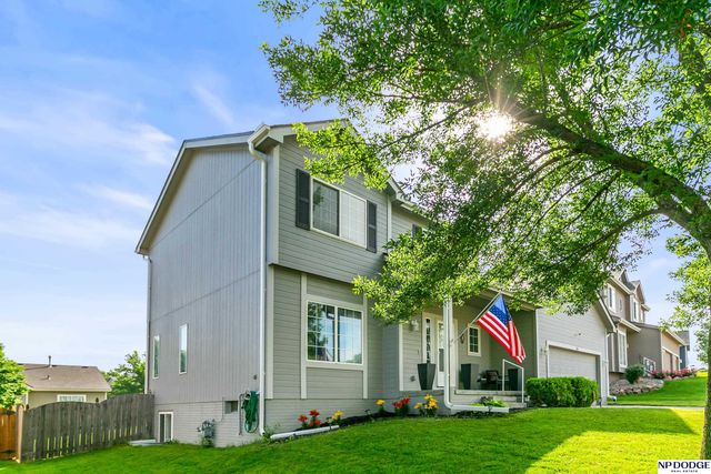 1104 Valleyview Drive, Papillion, NE 68046