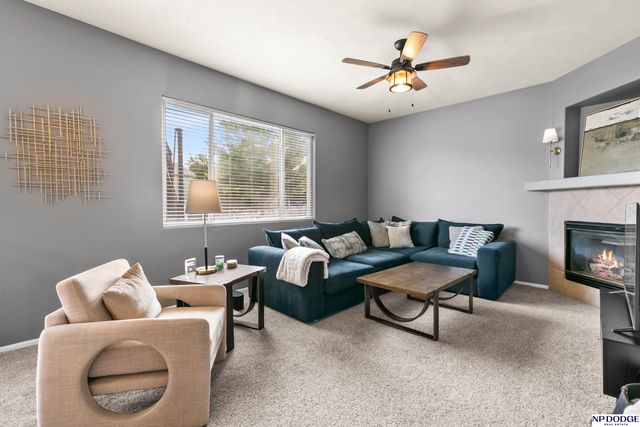 1104 Valleyview Drive, Papillion, NE 68046