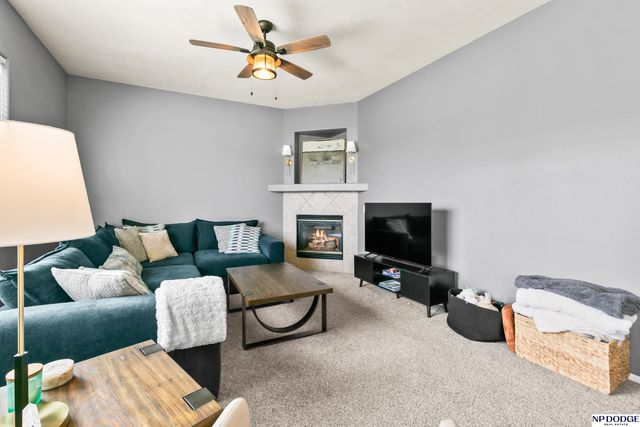 1104 Valleyview Drive, Papillion, NE 68046