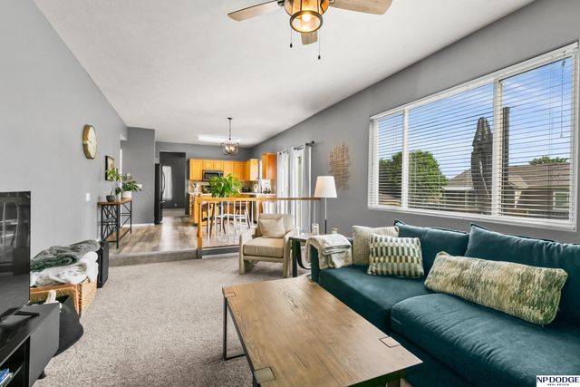 1104 Valleyview Drive, Papillion, NE 68046