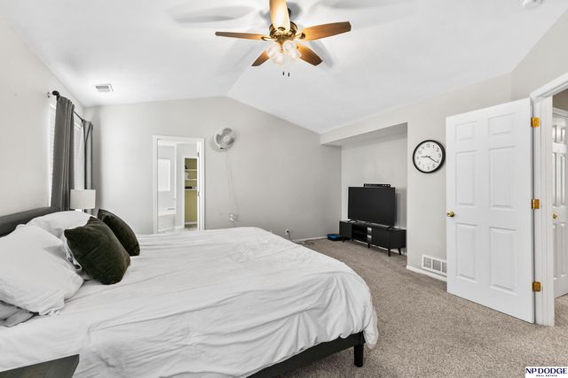 1104 Valleyview Drive, Papillion, NE 68046