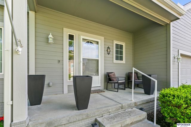 1104 Valleyview Drive, Papillion, NE 68046