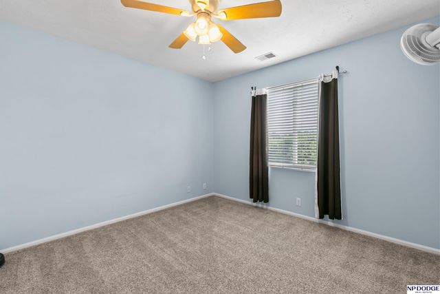 1104 Valleyview Drive, Papillion, NE 68046