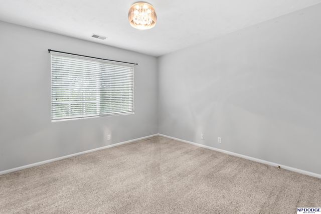 1104 Valleyview Drive, Papillion, NE 68046