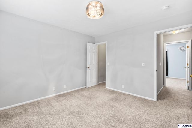 1104 Valleyview Drive, Papillion, NE 68046