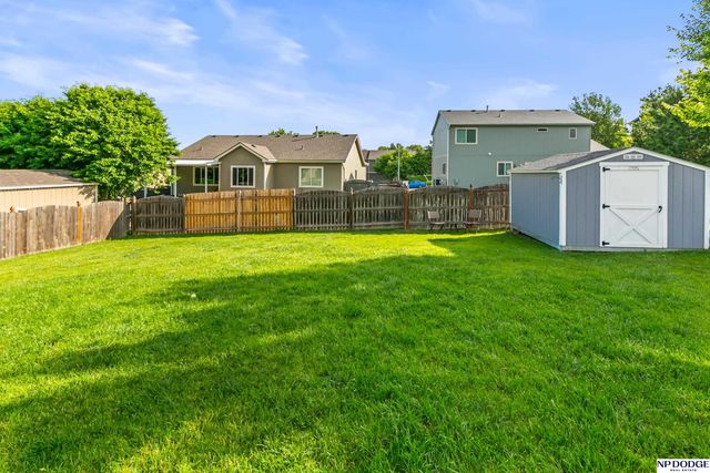 1104 Valleyview Drive, Papillion, NE 68046