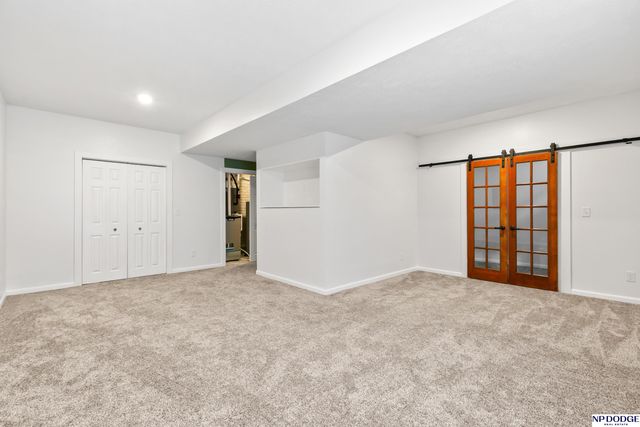 1104 Valleyview Drive, Papillion, NE 68046