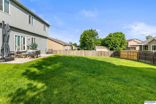 1104 Valleyview Drive, Papillion, NE 68046
